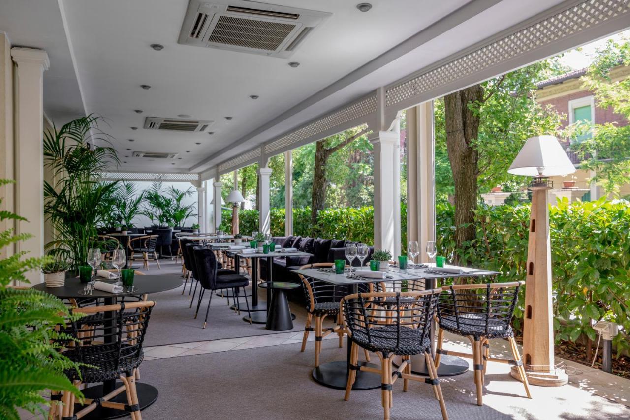 Hotel Maestrale Riccione Exterior foto