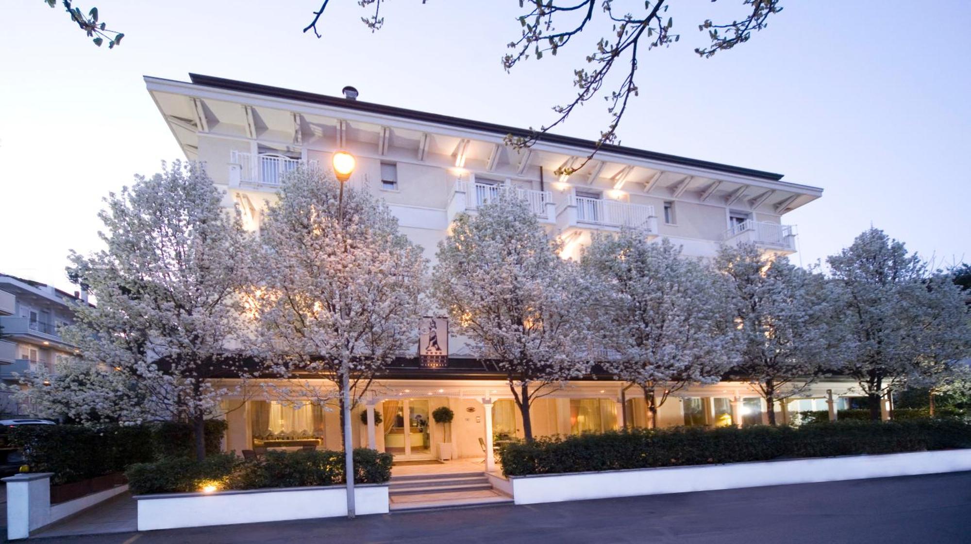 Hotel Maestrale Riccione Exterior foto