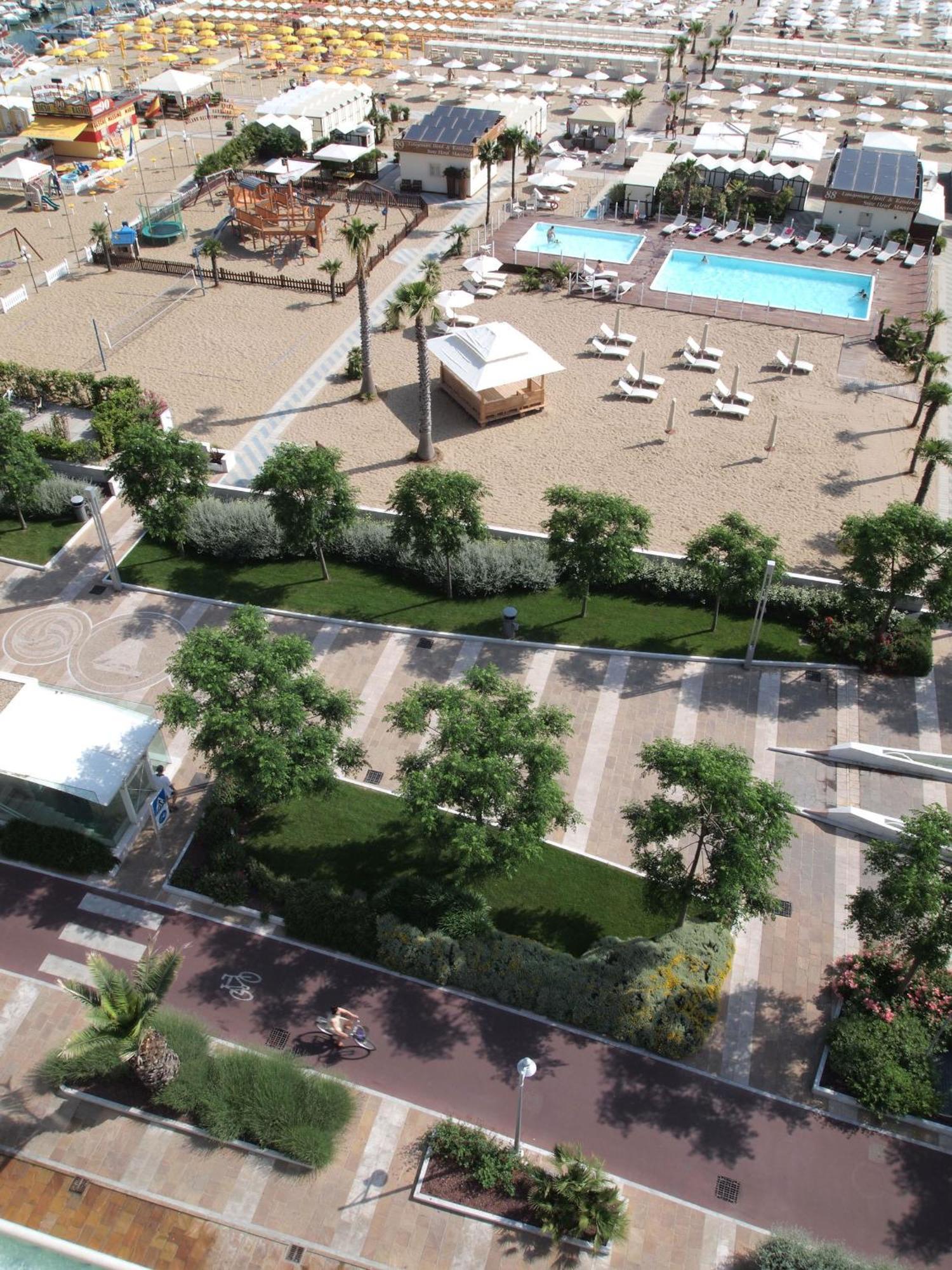 Hotel Maestrale Riccione Exterior foto