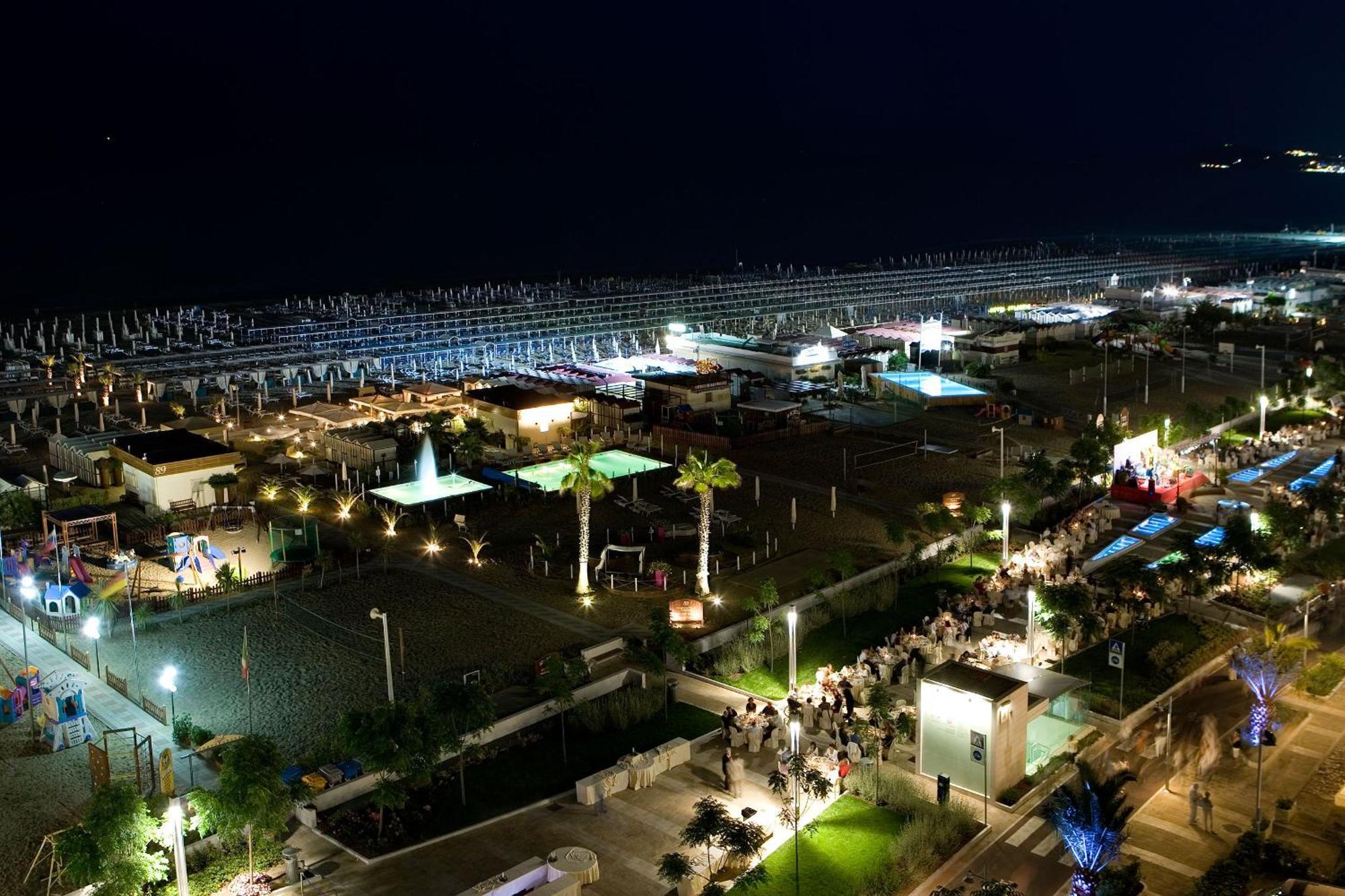Hotel Maestrale Riccione Exterior foto