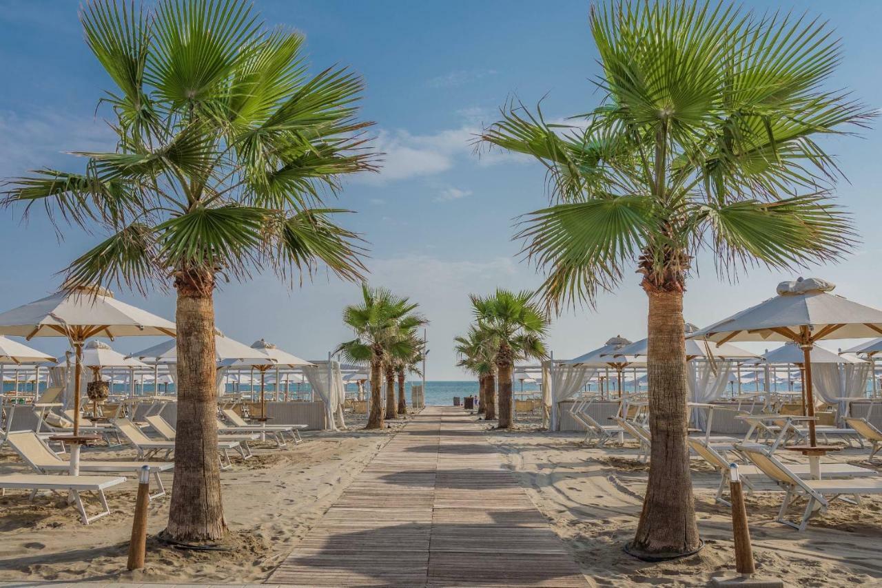 Hotel Maestrale Riccione Exterior foto